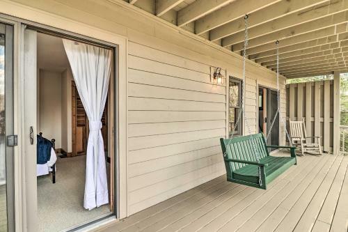 Sapphire Retreat With 2 Decks And Resort Access!