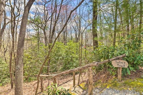 Sapphire Retreat With 2 Decks And Resort Access!