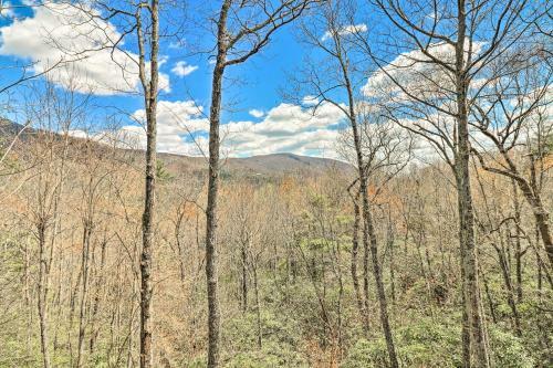 Sapphire Retreat With 2 Decks And Resort Access!