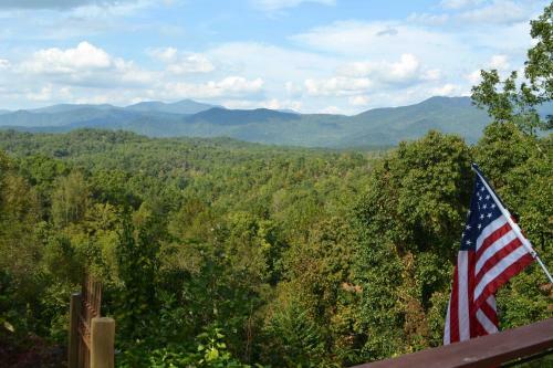 Secluded Nantahala Forest Refuge With Mountain Views