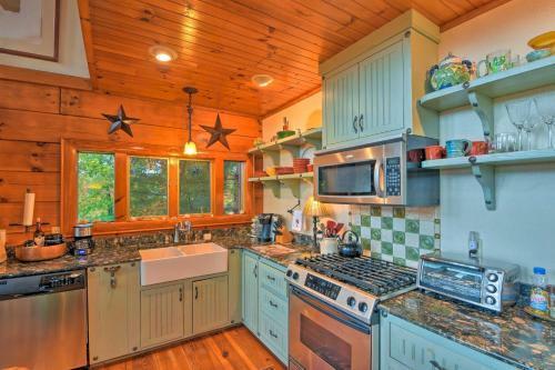 Secluded Nantahala Forest Refuge With Mountain Views