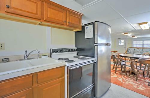 Spacious Sunset Beach Home - Walk To Beach And Pier!