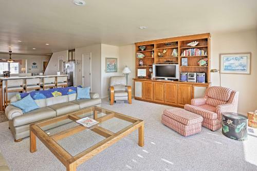 Sunset Beach Home With Deck And Views - Steps To Beach!