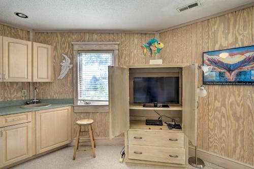 Sunset Beach Home With 4-level Deck About 1 Mi To Pier!