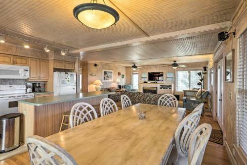 Sunset Beach Home With 4-level Deck About 1 Mi To Pier!