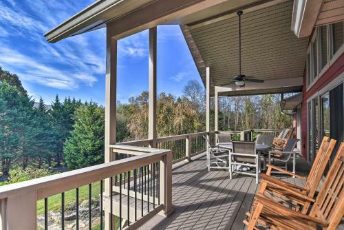 Tranquil 6-acre Retreat With Hot Tub And Mtn Views