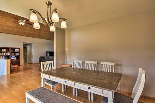 Tranquil 6-acre Retreat With Hot Tub And Mtn Views