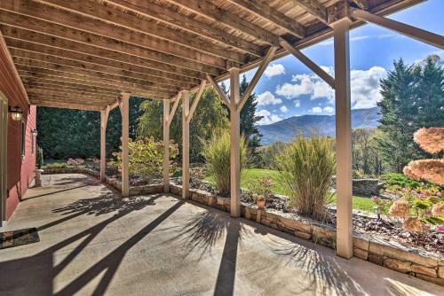 Tranquil 6-acre Retreat With Hot Tub And Mtn Views