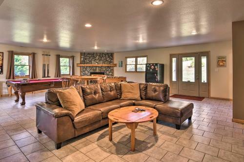 Tranquil 6-acre Retreat With Hot Tub And Mtn Views