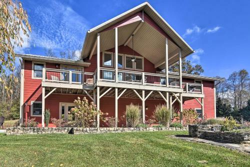 Tranquil 6-acre Retreat With Hot Tub And Mtn Views