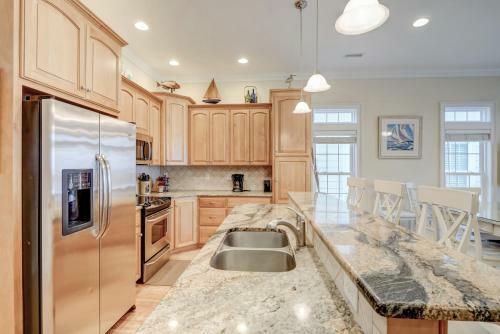 New Listing! Oceanfront Oasis With Sparkling Pool Townhouse
