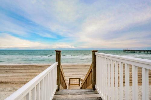 New Listing! Oceanfront Oasis With Sparkling Pool Townhouse