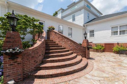 Lions Gate B&B