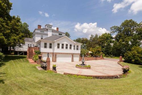 Lions Gate B&B