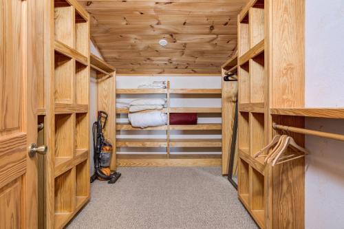 Daze Off Cabin Cabin