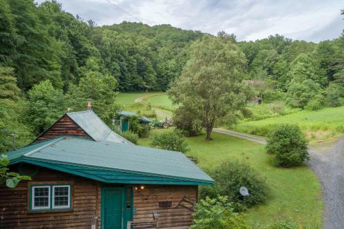 1 Bed 1 Bath Vacation Home In Sylva
