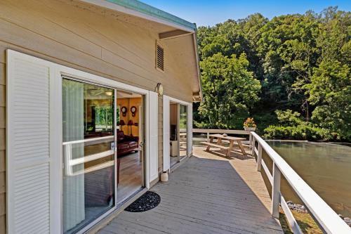2 Bed 1 Bath Vacation Home In Sylva