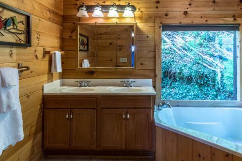 4 Bed 4 Bath Vacation Home In Sylva I