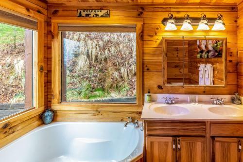 4 Bed 4 Bath Vacation Home In Sylva