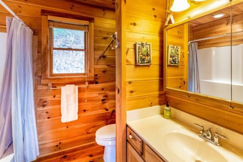 4 Bed 4 Bath Vacation Home In Sylva