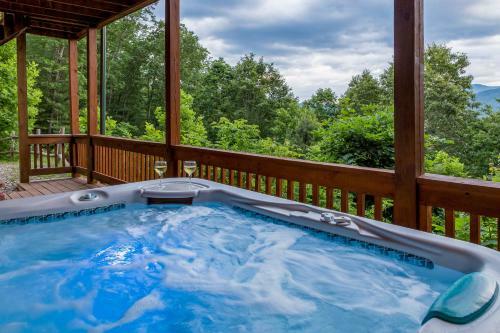 4 Bed 4 Bath Vacation Home In Sylva