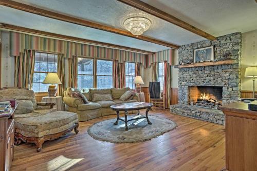 Emerald Gate Farm Cabin Nestled On 13 Acres!