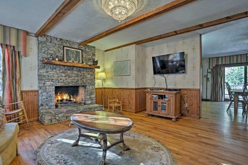 Emerald Gate Farm Cabin Nestled On 13 Acres!