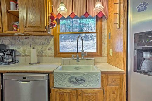 Emerald Gate Farm Cabin Nestled On 13 Acres!