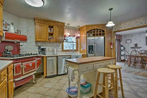 Emerald Gate Farm Cabin Nestled On 13 Acres!