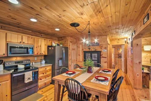 Waynesville Above The Clouds Mtn Cabin With Balcony!