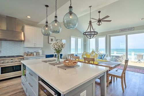 Beachfront Oasis 2 Huge Decks, Bbq And Views!