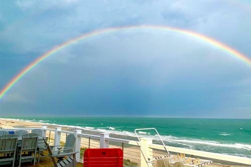Beachfront Oasis 2 Huge Decks, Bbq And Views!