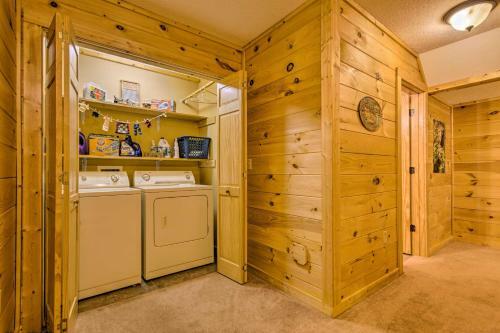 Luxe Mtn-view Maggie Valley Home With 2 Decks!