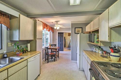 Charming Waynesville Cottage With Deck On Creek