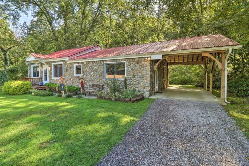 Charming Waynesville Cottage With Deck On Creek