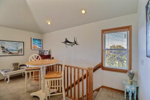 Hatteras Time #22-ww