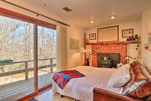 Apartamento Mountaintop Studio With Deck And Views - 3 Mi To Wcu!