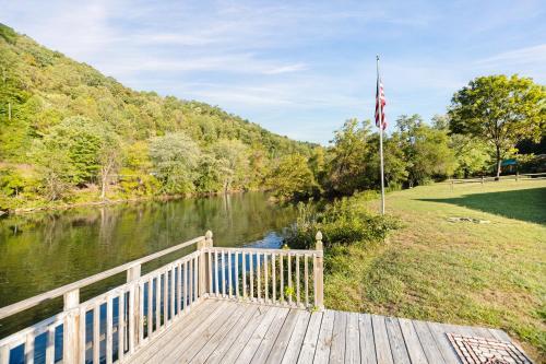 2 Bed 2 Bath Vacation Home In Whittier III