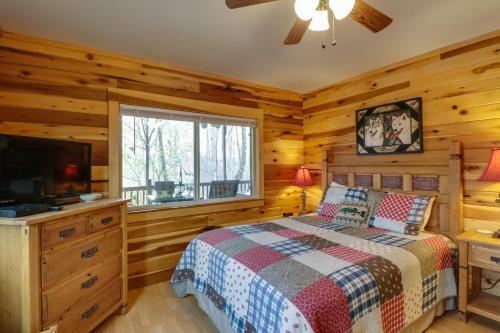 2 Bed 2 Bath Vacation Home In Whittier V