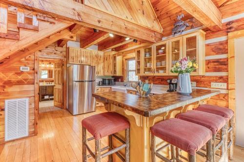 2 Bed 2 Bath Vacation Home In Whittier