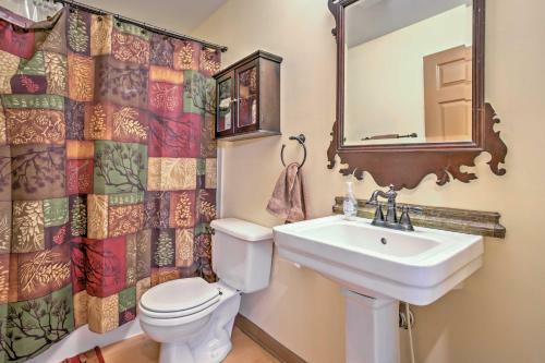 Spacious Waynesville Getaway With Decks And Fire Pit!