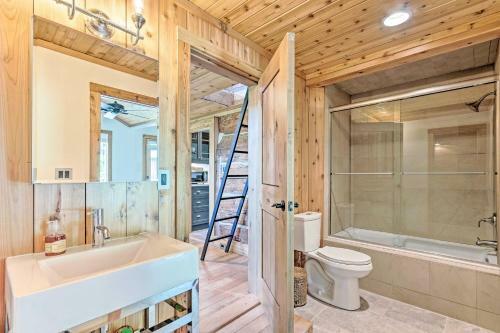 Custom Creekside Cabin 15 Mi From Asheville!