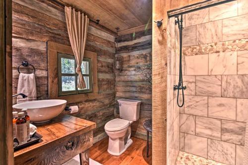 Charming Cabin On 2 And Acres - 10 Mi To Asheville!