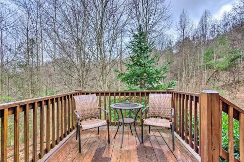 Peaceful Smoky Mountain Cabin With Deck And Firepit!