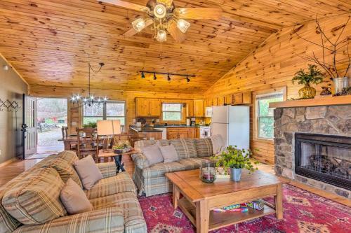 Peaceful Smoky Mountain Cabin With Deck And Firepit!