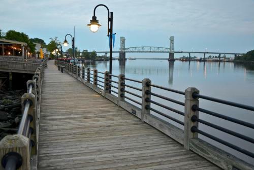 Apartamento Downtown Condo With River View, Near Shops & Beaches Condo