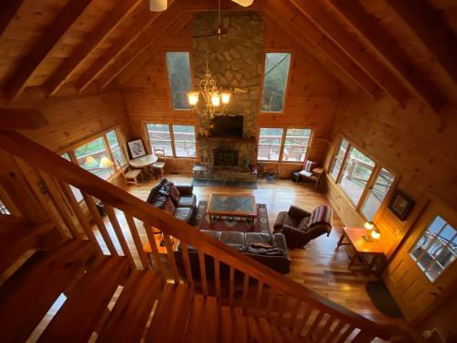 Shady Ridge Lodge Cabin