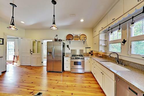 Upgraded Craftsman Gem - Firepit - Walk To Dining Home