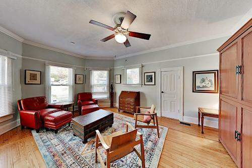 Upgraded Craftsman Gem - Firepit - Walk To Dining Home
