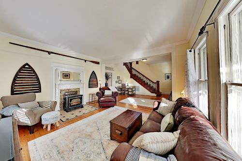 Upgraded Craftsman Gem - Firepit - Walk To Dining Home
